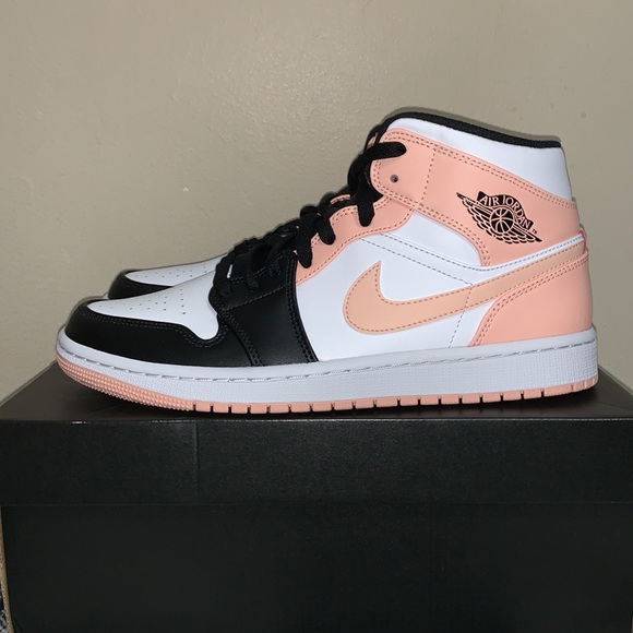 Air Jordan 1 Mid Sneakers Size: 8.5M *New in Box* - Picture 8 of 10